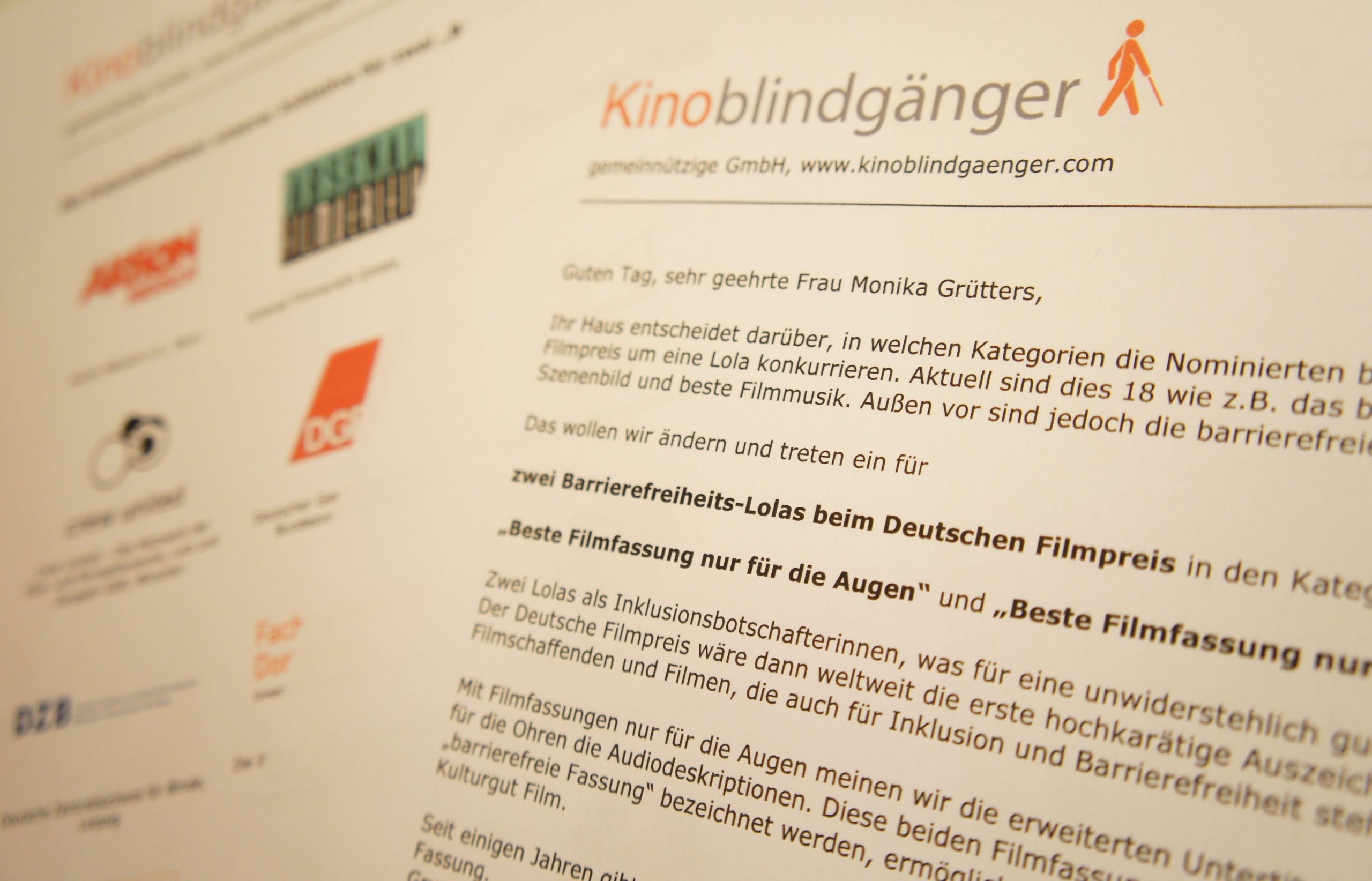Der offene Brief angeschnitten, dahinter die Liste mit den Logos der Erstunterstützer
