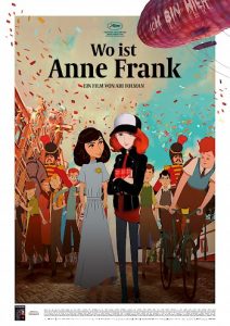 Filmplakat von "Wo ist Anne Frank?": Zwei jungen Frauen stehen vor einer Parade