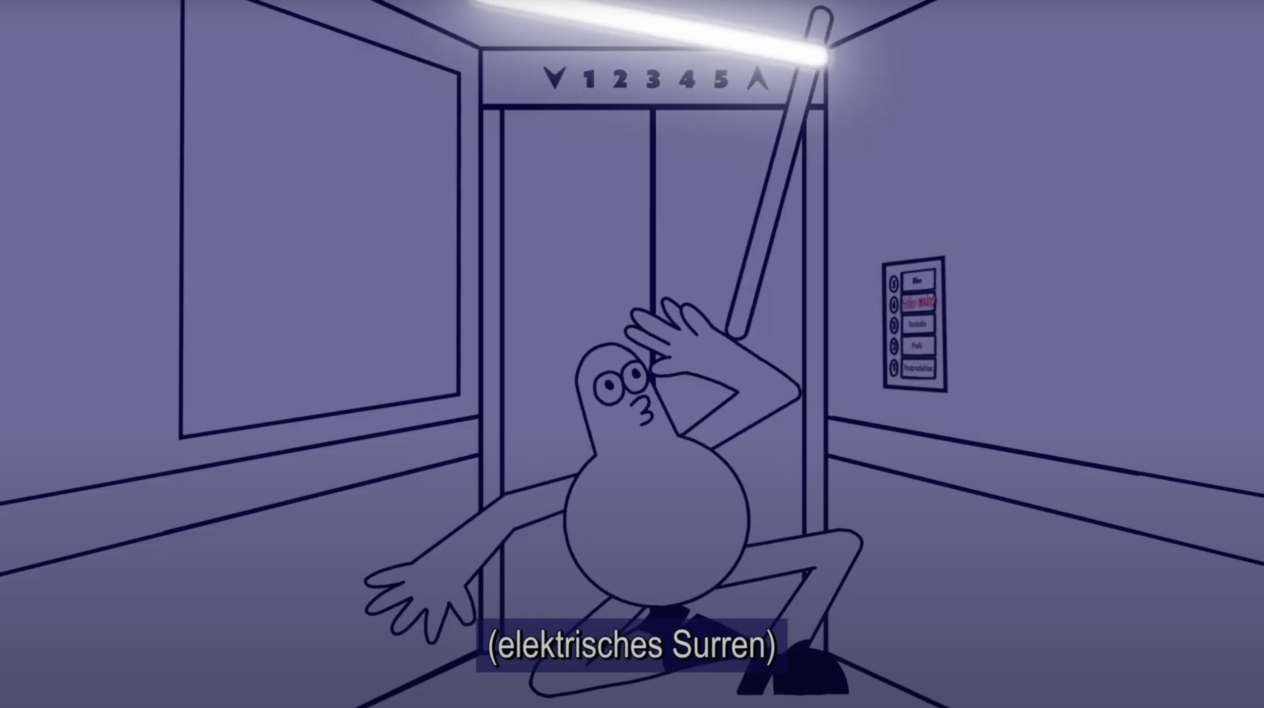 In einem schummrigen Aufzug hockt Luca am Boden und schaut hoch. Schräg von der Decke hängen zwei Neon-Röhren. Eine ist erloschen, die andere leuchtet hell. Schützend hält Luca sich eine Hand über den Kopf. Ein Untertitel in heller Schrift und in Klammern: Elektrisches Surren.